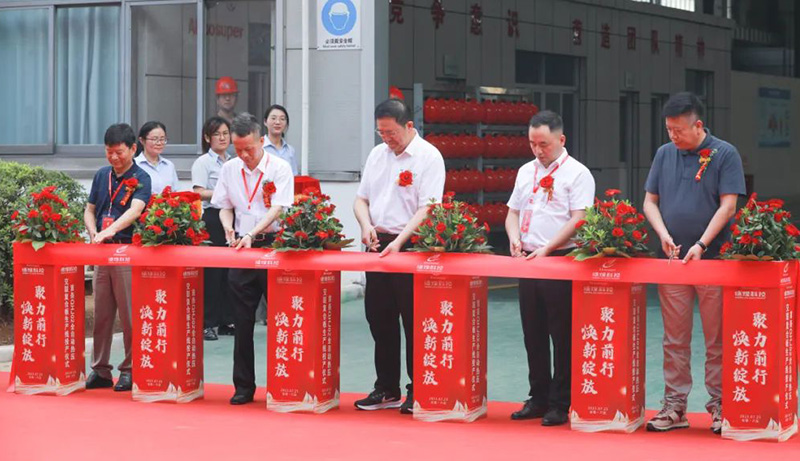 La première en Chine ! Recherche et développement indépendants ! Mise en service d'une ligne de production de panneaux composites décoratifs à économie d'énergie
    